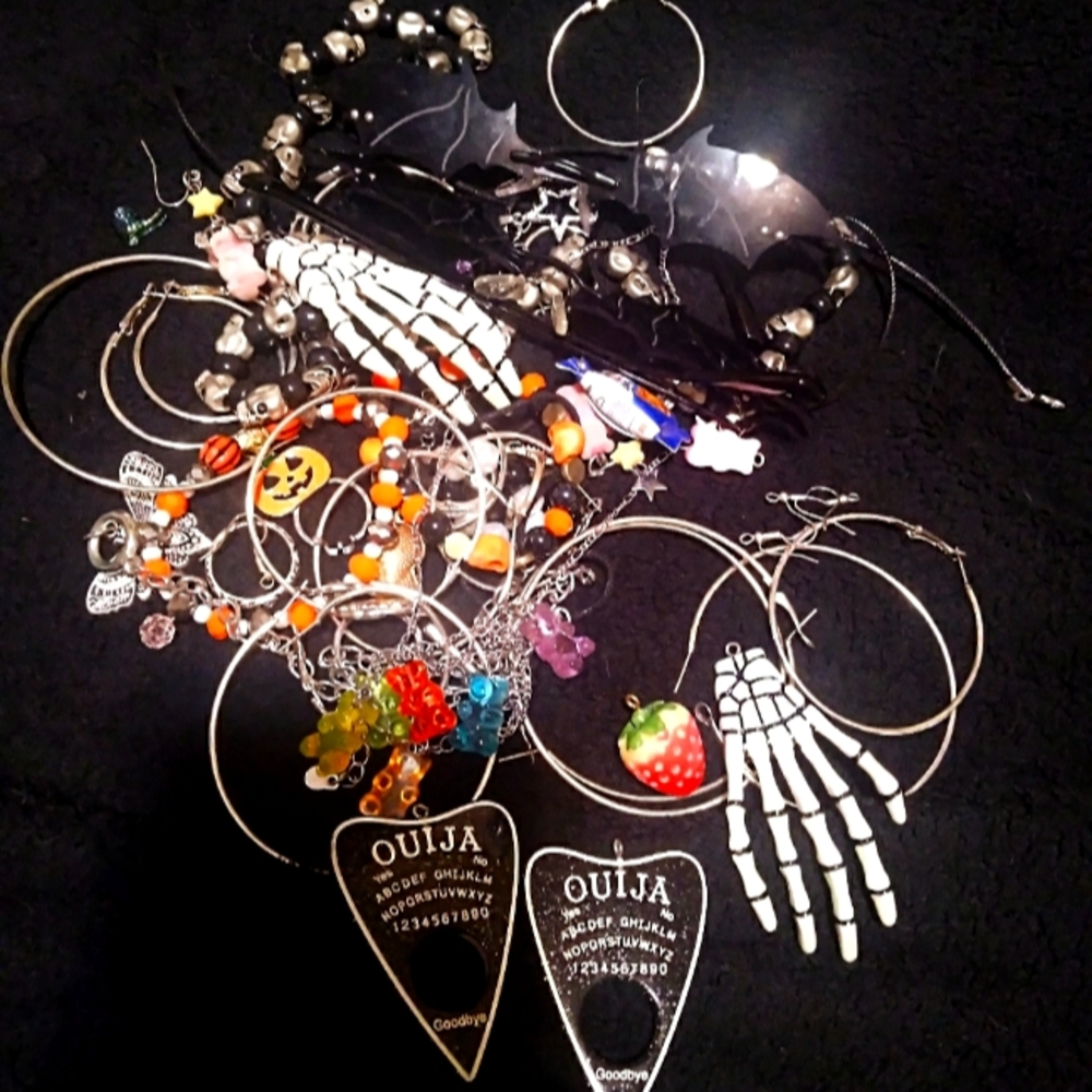 Random jewerly bundle alt charms goth